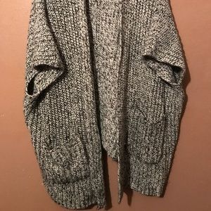 Knitted short sleeve sweater